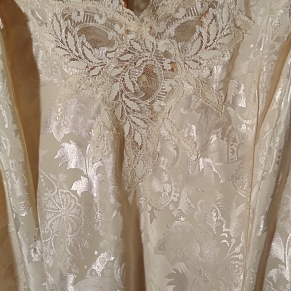 Victoria Secret 2pc-Robe & Baby Doll - Picture 8 of 11